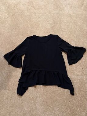 Gibson Womens Black Ruffle Hem Bell Sleeve Top